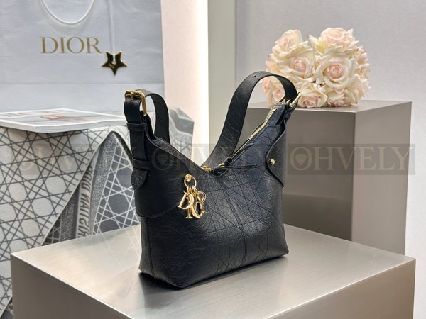 디올 보야주 백 플랫 매크로까나쥬 크링클 카프스킨 블랙 스몰