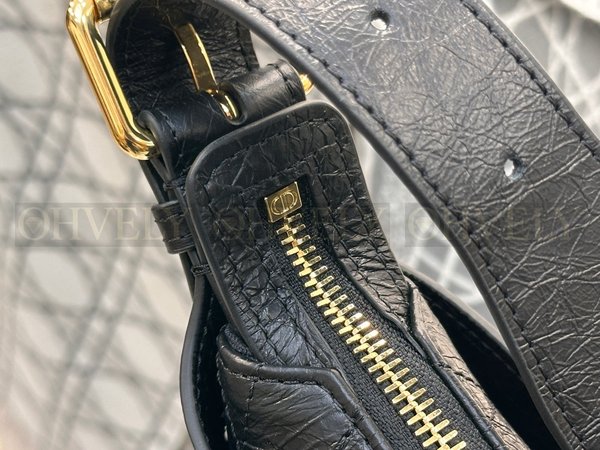 디올 보야주 백 플랫 매크로까나쥬 크링클 카프스킨 블랙 스몰