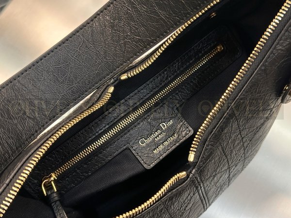 디올 보야주 백 플랫 매크로까나쥬 크링클 카프스킨 블랙 스몰