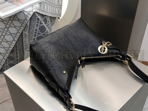 디올 보야주 백 플랫 매크로까나쥬 크링클 카프스킨 블랙 미디움