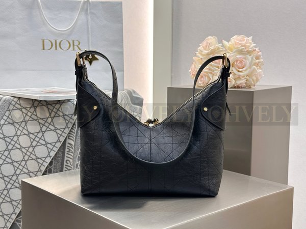 디올 보야주 백 플랫 매크로까나쥬 크링클 카프스킨 블랙 미디움