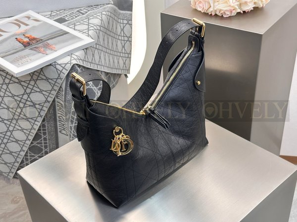 디올 보야주 백 플랫 매크로까나쥬 크링클 카프스킨 블랙 미디움