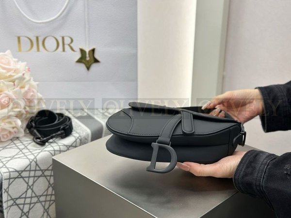 디올 블랙 매트 새들백