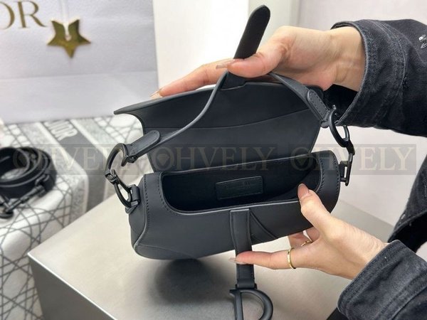 디올 블랙 매트 새들백