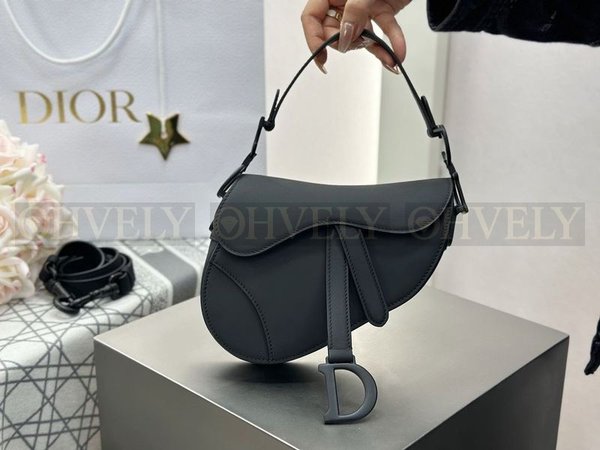 디올 블랙 매트 새들백