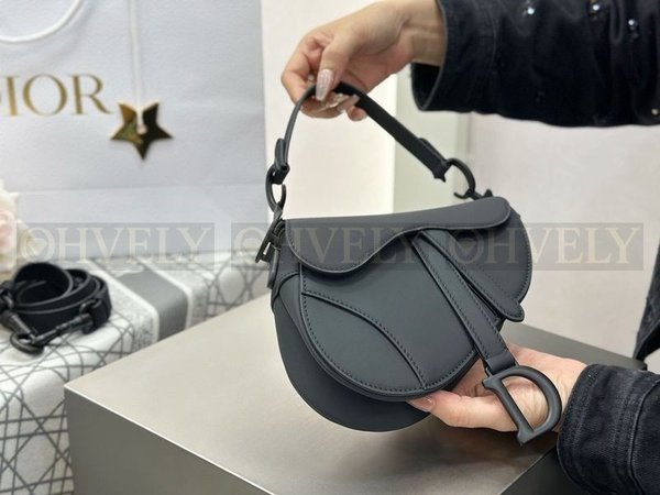 디올 블랙 매트 새들백