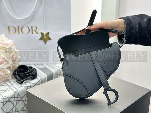 디올 블랙 매트 새들백