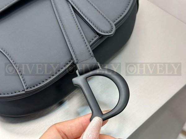 디올 블랙 매트 새들백