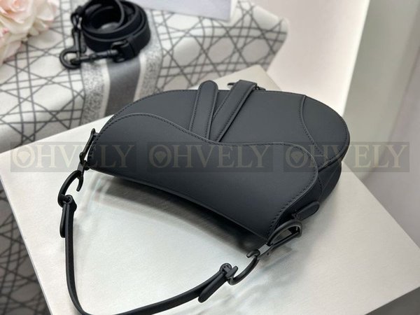 디올 블랙 매트 새들백