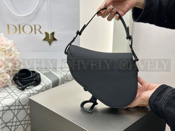 디올 블랙 매트 새들백