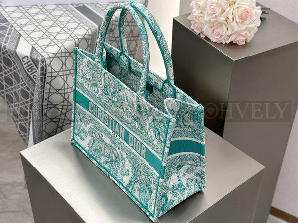 디올 뜨왈 드 주이 리버스 자수 북 토트백 미디움