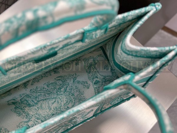 디올 뜨왈 드 주이 리버스 자수 북 토트백 미디움