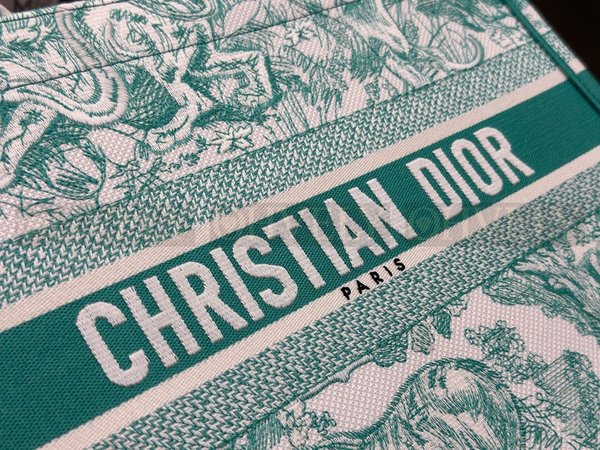 디올 뜨왈 드 주이 리버스 자수 북 토트백 미디움