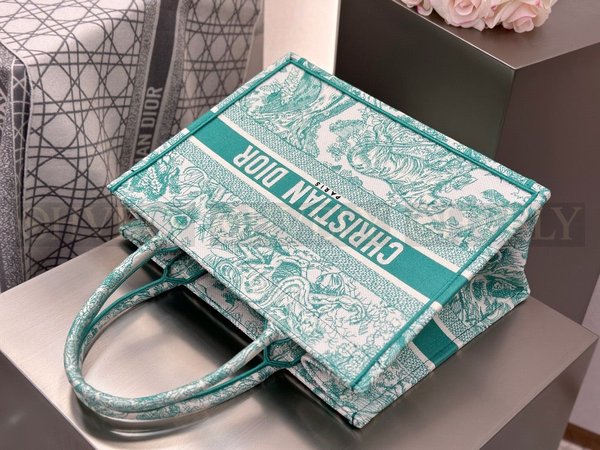 디올 뜨왈 드 주이 리버스 자수 북 토트백 미디움