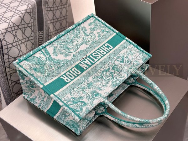 디올 뜨왈 드 주이 리버스 자수 북 토트백 미디움