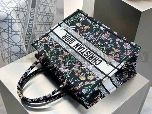 디올 헤르바리움 자수 북 토트백 미디움