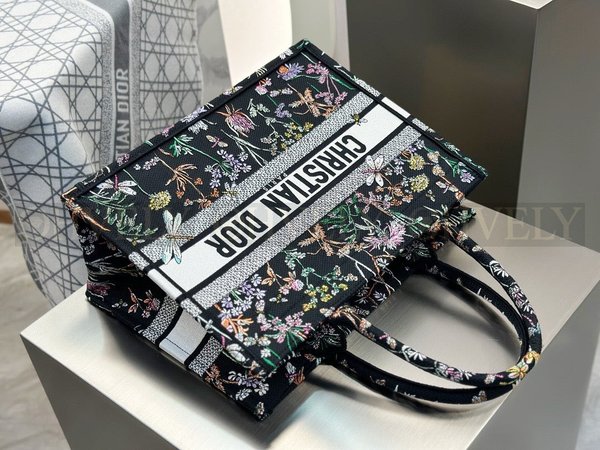 디올 헤르바리움 자수 북 토트백 미디움