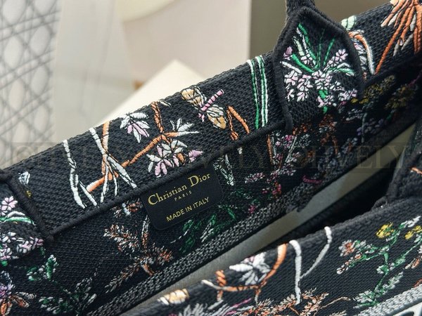 디올 헤르바리움 자수 북 토트백 미디움