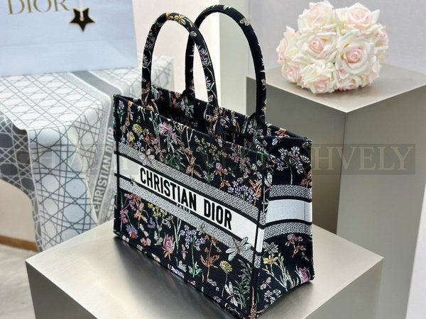 디올 헤르바리움 자수 북 토트백 미디움