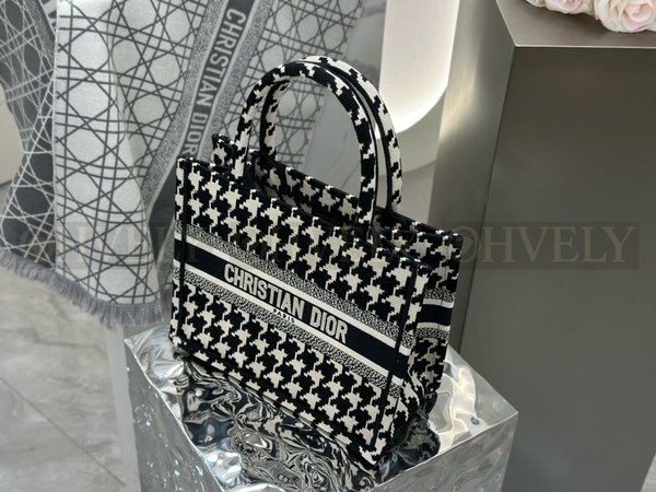 디올 하운즈투스 자수 북 토트백 스몰