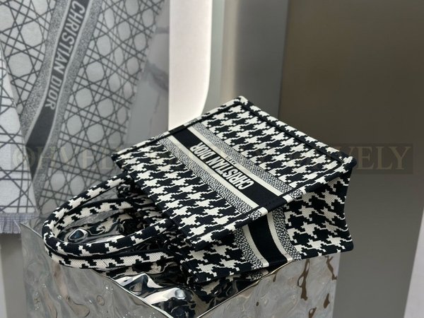 디올 하운즈투스 자수 북 토트백 스몰