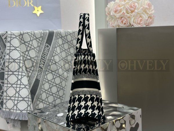 디올 하운즈투스 자수 북 토트백 스몰