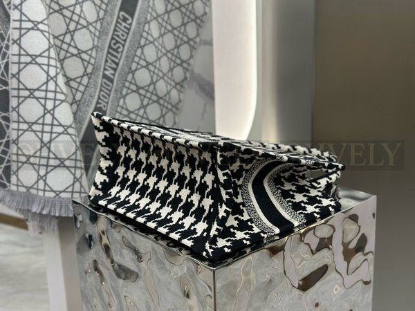 디올 하운즈투스 자수 북 토트백 스몰