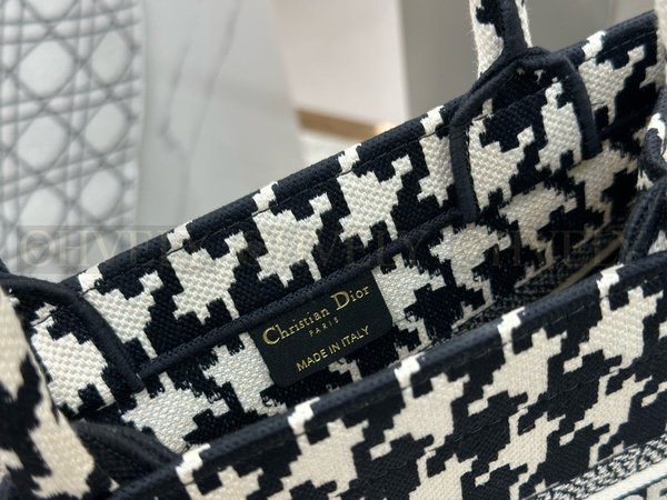 디올 하운즈투스 자수 북 토트백 스몰