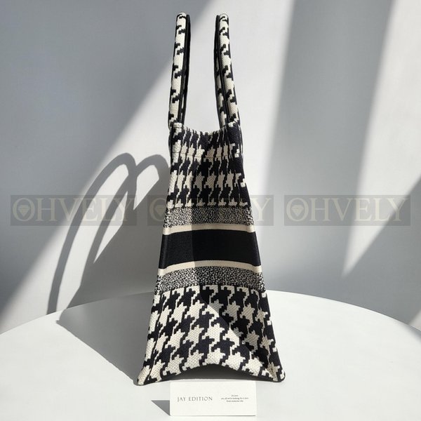 디올 하운즈투스 자수 북 토트백 미디움