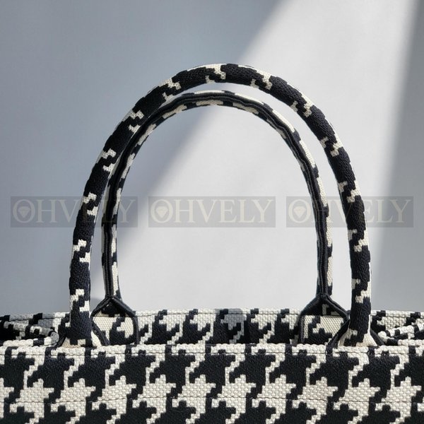 디올 하운즈투스 자수 북 토트백 미디움