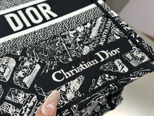 디올 플랜 드 파리 네이비 자수 북 토트백 미디움