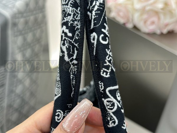 디올 플랜 드 파리 네이비 자수 북 토트백 미디움