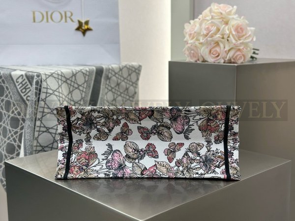 디올 파스텔 핑크 버터플라이 어라운드 더 월드 북 토트백 미디움