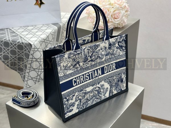 디올 트왈 드 주이 화이트 네이비 북 토트 스트랩백 미디움