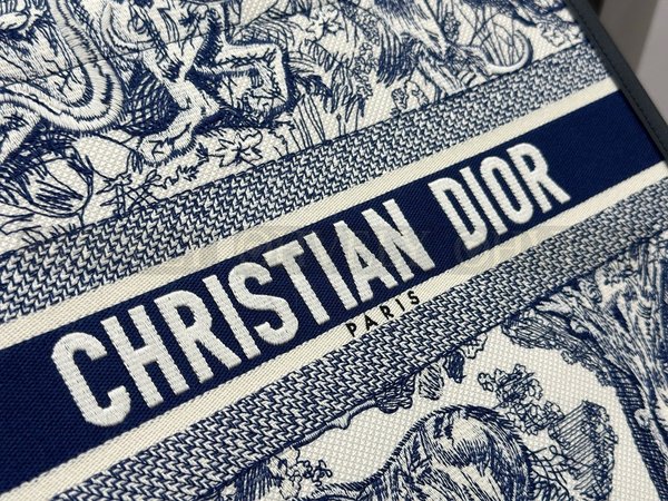 디올 트왈 드 주이 화이트 네이비 북 토트 스트랩백 미디움