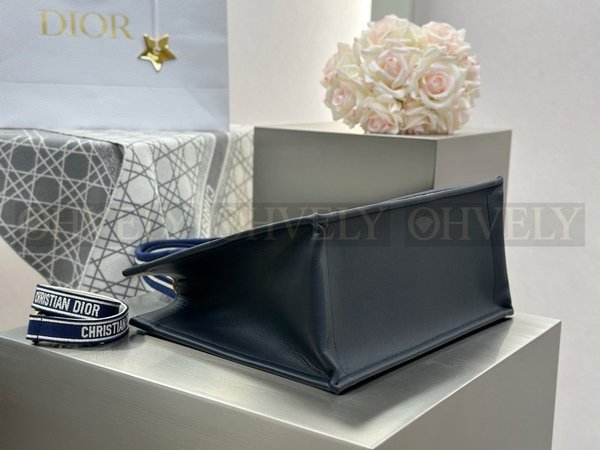 디올 트왈 드 주이 화이트 네이비 북 토트 스트랩백 미디움