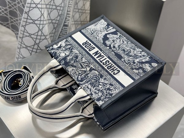 디올 트왈 드 주이 북 토트 스트랩백 스몰