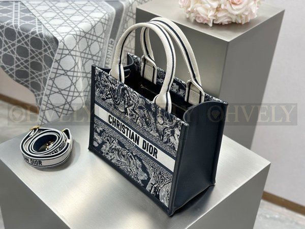 디올 트왈 드 주이 북 토트 스트랩백 스몰