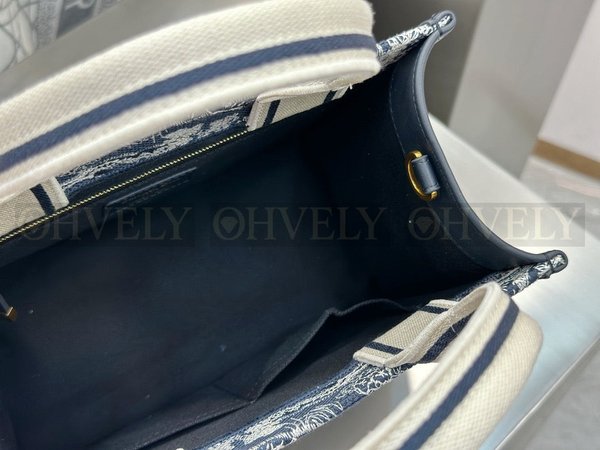 디올 트왈 드 주이 북 토트 스트랩백 스몰