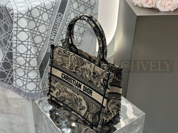 디올 트왈 드 주이 리버스 자수 북 토트백 스몰