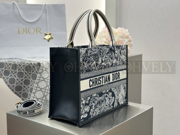 디올 트왈 드 주이  리버스 북 토트 스트랩백 미디움