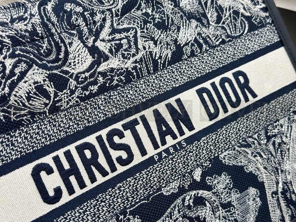 디올 트왈 드 주이  리버스 북 토트 스트랩백 미디움