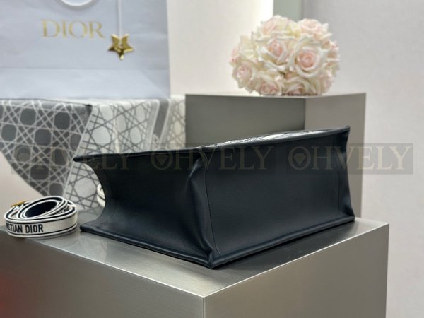 디올 트왈 드 주이  리버스 북 토트 스트랩백 미디움