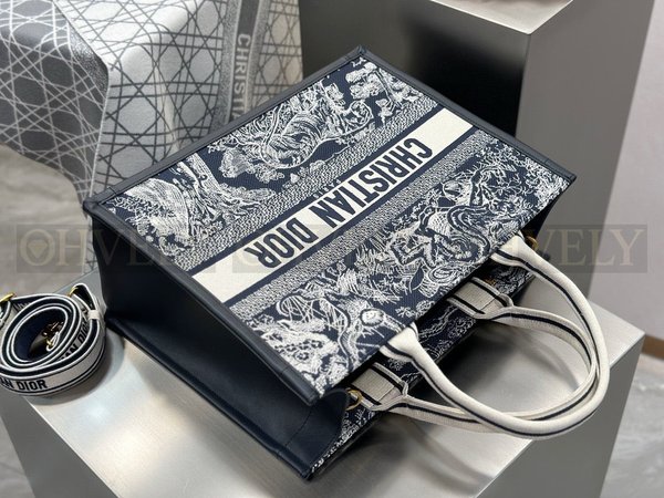 디올 트왈 드 주이  리버스 북 토트 스트랩백 미디움