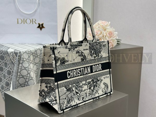 디올 조디악 자수 북 토트백 미디움