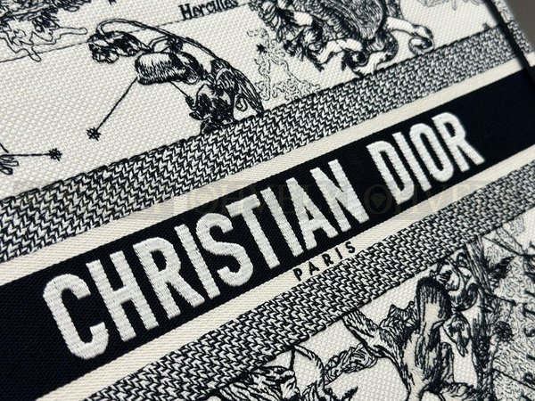 디올 조디악 자수 북 토트백 미디움