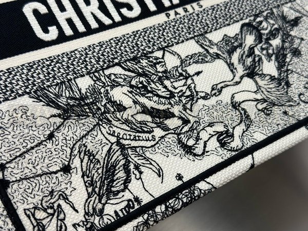 디올 조디악 자수 북 토트백 미디움