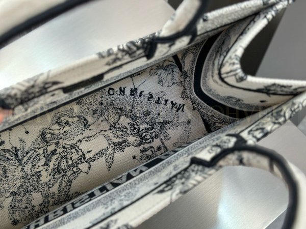 디올 조디악 자수 북 토트백 미디움