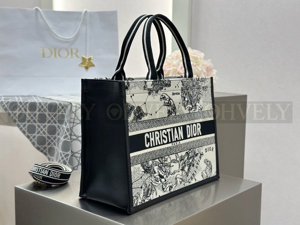 디올 조디악 자수 북 토트 스트랩백 미디움