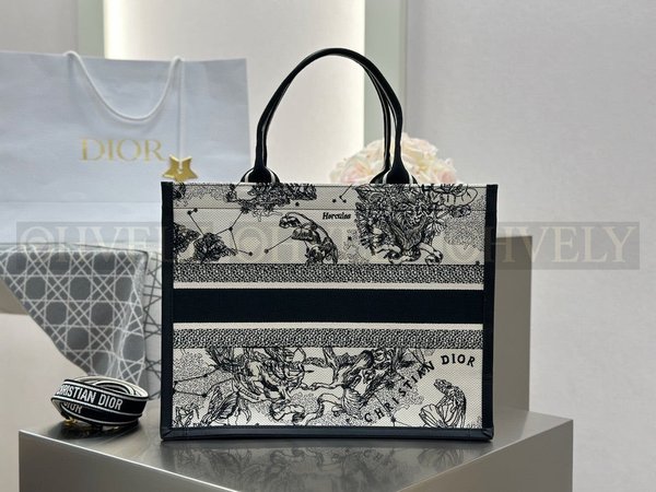 디올 조디악 자수 북 토트 스트랩백 미디움